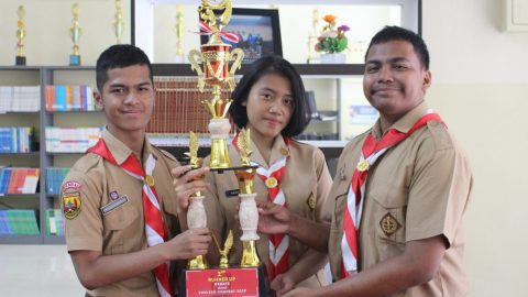 The students of President Senior Highschool emerged as the second winner of English Debate Competition