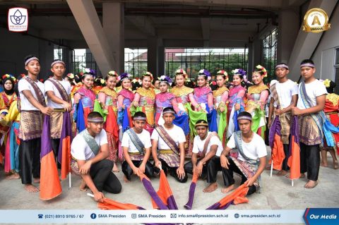 Performance Siswa SMA Presiden dalam Acara Peringatan Hari Guru dan Hari Ulang Tahun Persatuan Guru Republik Indonesia (PGRI)